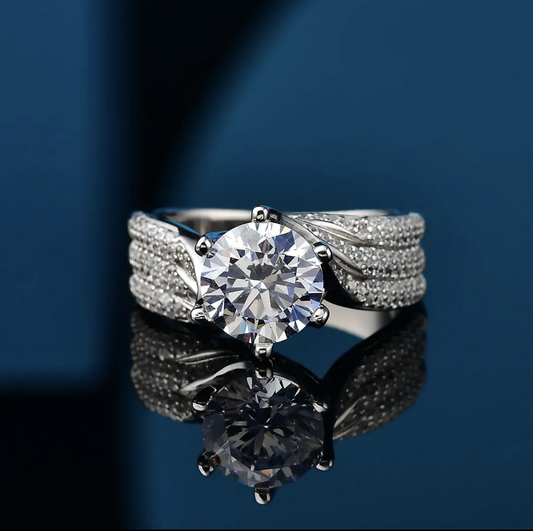 3 Carat Super Sparkling Diamond Ring【Add 799 KSh to get 3 pairs of Magnetic Earrings】
